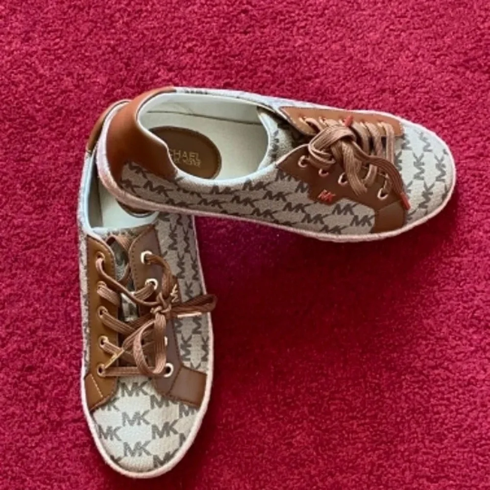 MICHAEL KORS BRYSON LACE UP WOMEN  (7.5) - Picture 1 of 5